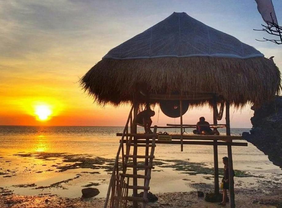 Birdland Beach Club Bolinao Bagian luar foto