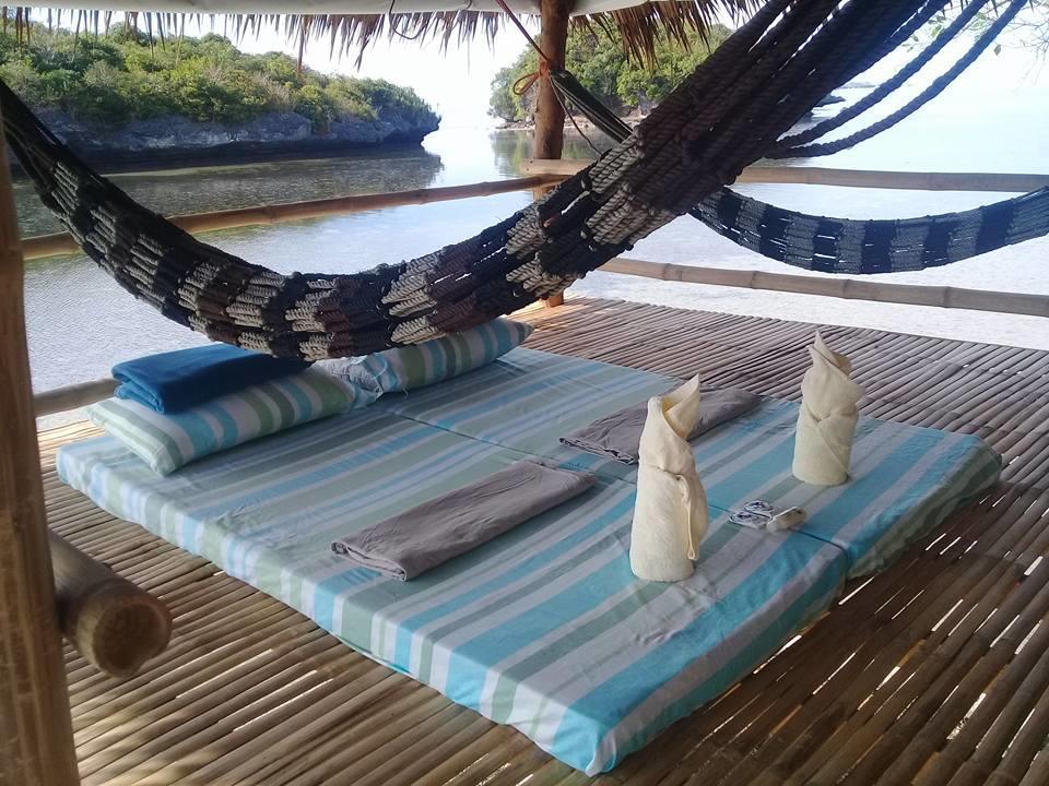 Birdland Beach Club Bolinao Bagian luar foto