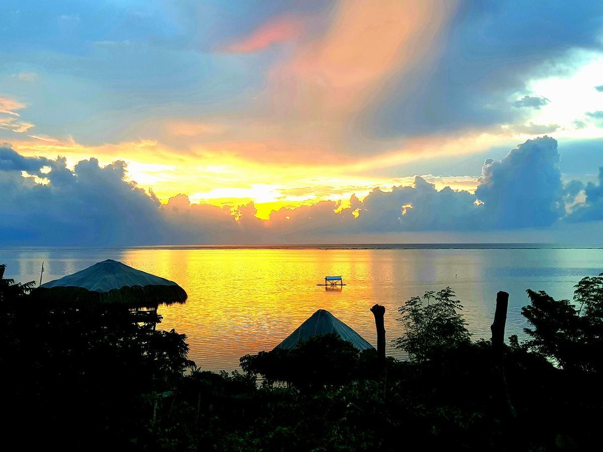 Birdland Beach Club Bolinao Bagian luar foto