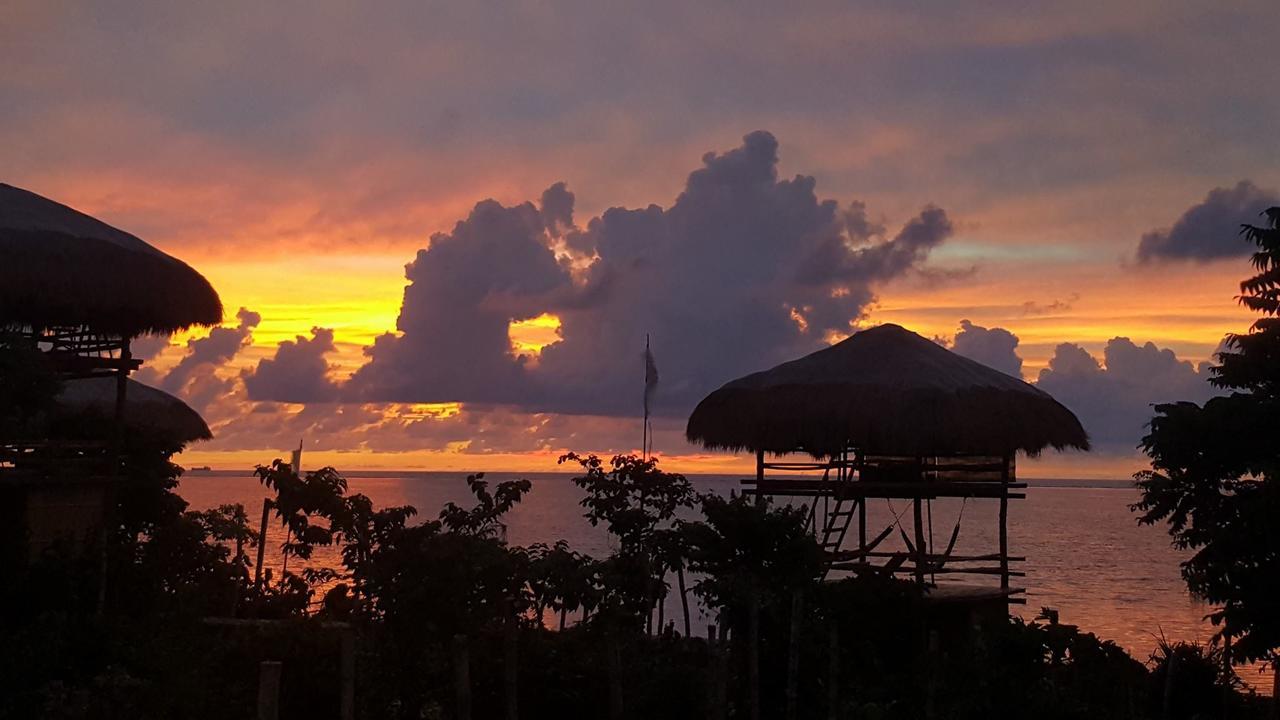 Birdland Beach Club Bolinao Bagian luar foto